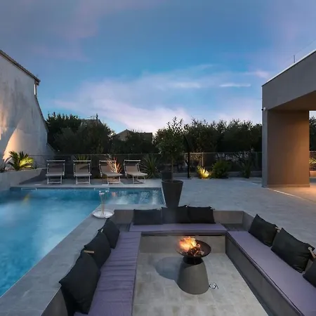 Omnia Mit Whirlpool By Interhome Hébergement de vacances Zadar