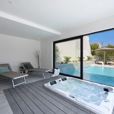 Omnia Mit Whirlpool By Interhome Hébergement de vacances