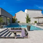 Omnia Mit Whirlpool By Interhome Ferienhaus *