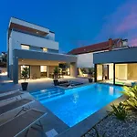 Omnia Mit Whirlpool By Interhome Zadar