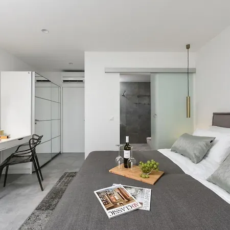 Omnia Mit Whirlpool By Interhome زادار