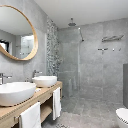 Omnia Mit Whirlpool By Interhome * زادار