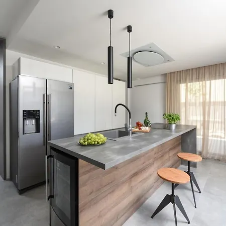 بيت للعطل Omnia Mit Whirlpool By Interhome زادار