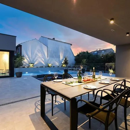 بيت للعطل Omnia Mit Whirlpool By Interhome *
