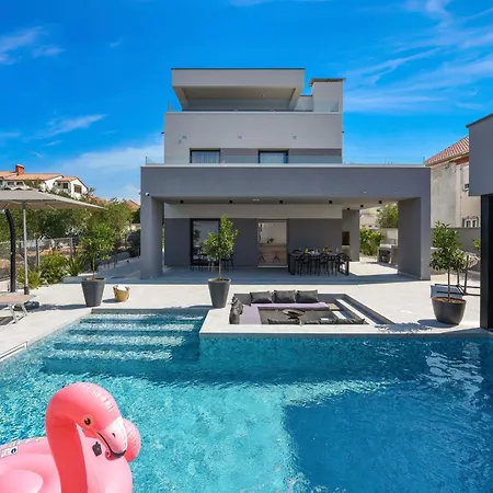 Omnia Mit Whirlpool By Interhome * زادار