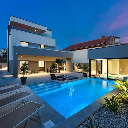 Omnia Mit Whirlpool By Interhome زادار